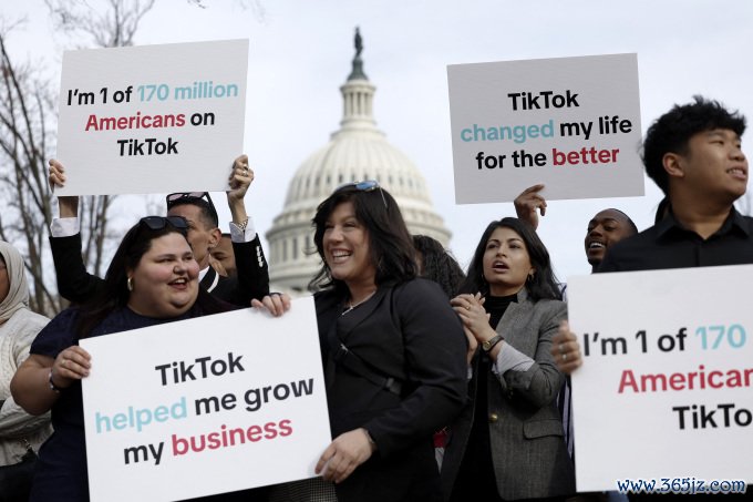 Người ủng hộ TikTok tập trung bên ngoài Đồi Capitol， Washington ngày 13/3. Ảnh: AFP