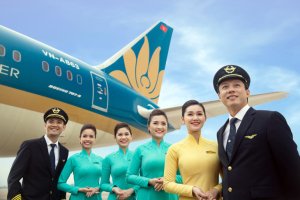 Đọ kết quả kinh doanh cùng thu nhập của 'sếp' Vietnam Airlines và Vietjet Air